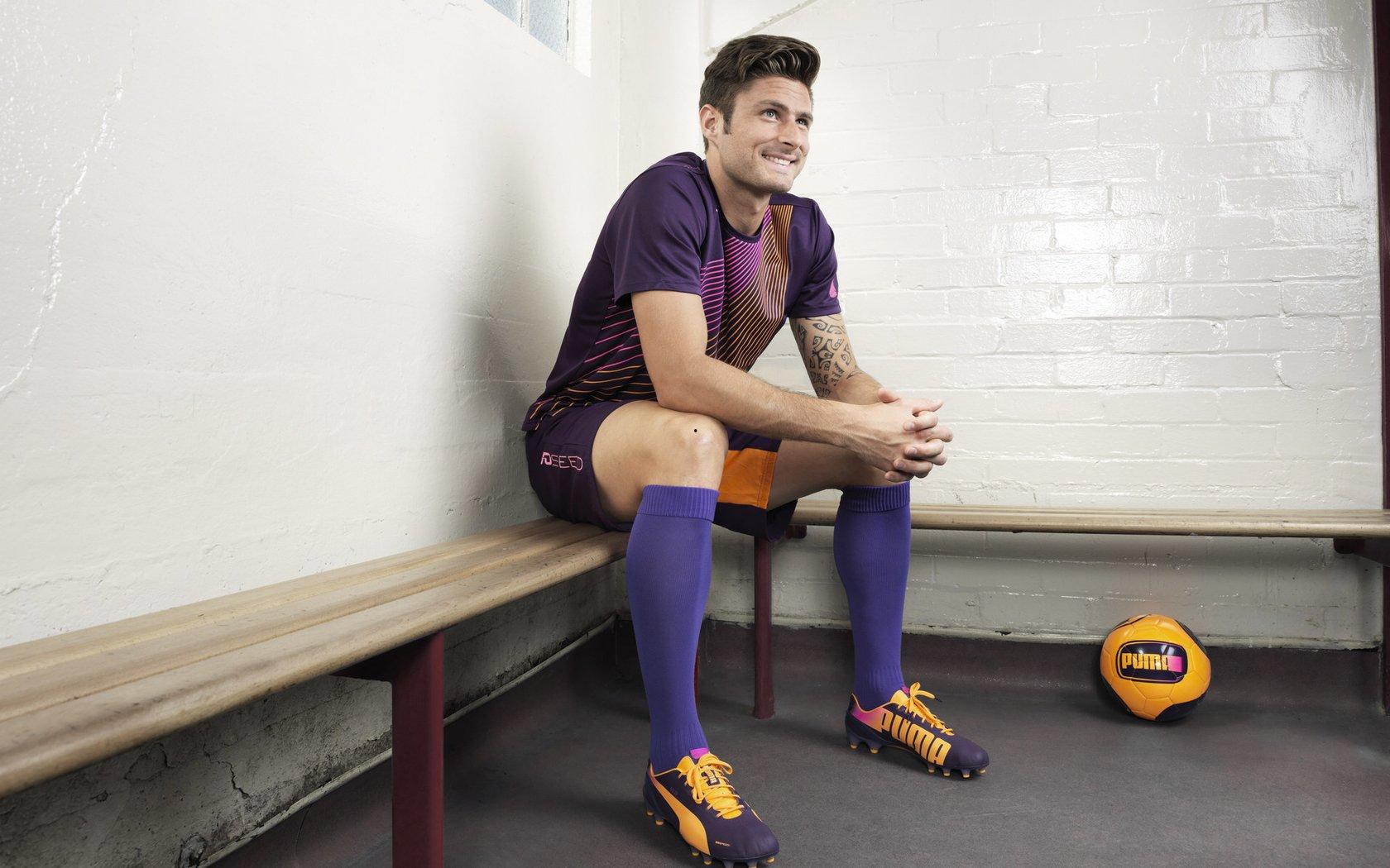 伤病潮持续侵袭，吉马良斯对阵埃因霍温右脚受伤离场引担忧